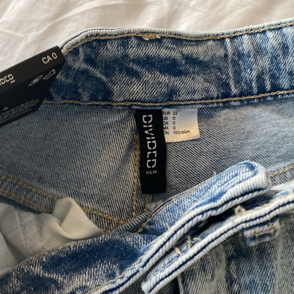 Woman’s denim shorts - Picture 4 of 7